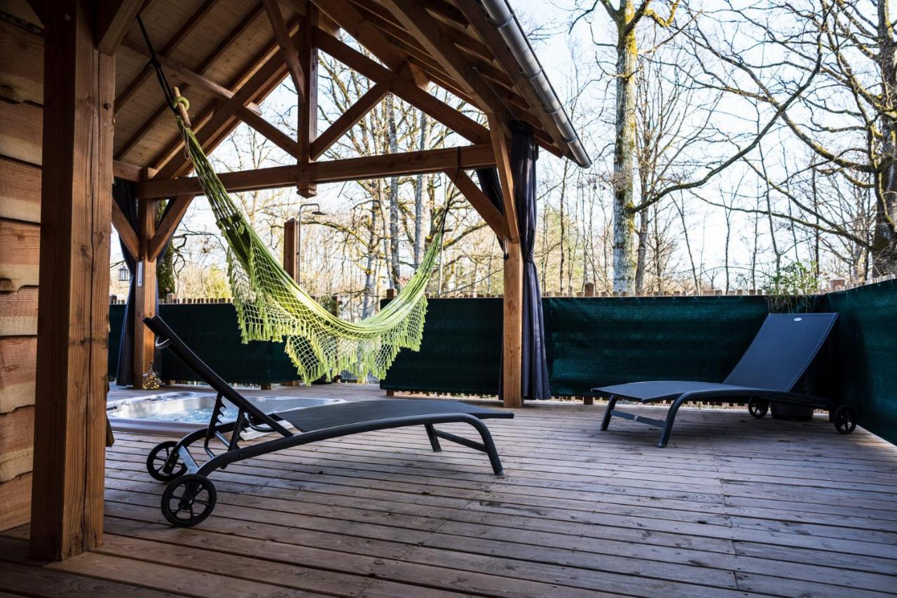 Charmante Cabane Dans Les Arbres Avec Jacuzzi Et Sauna Boismorand Exterior photo