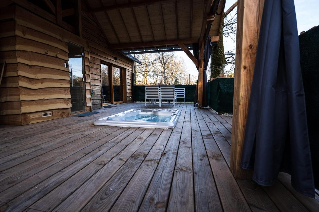 Charmante Cabane Dans Les Arbres Avec Jacuzzi Et Sauna Boismorand Exterior photo