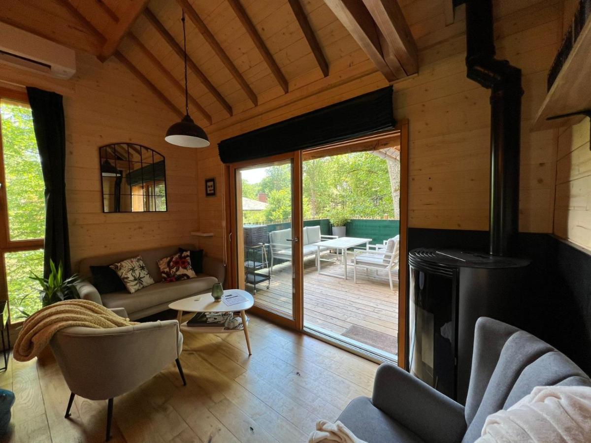 Charmante Cabane Dans Les Arbres Avec Jacuzzi Et Sauna Boismorand Exterior photo